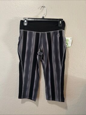 Green Apple Black & Gray Striped Capri Leggings